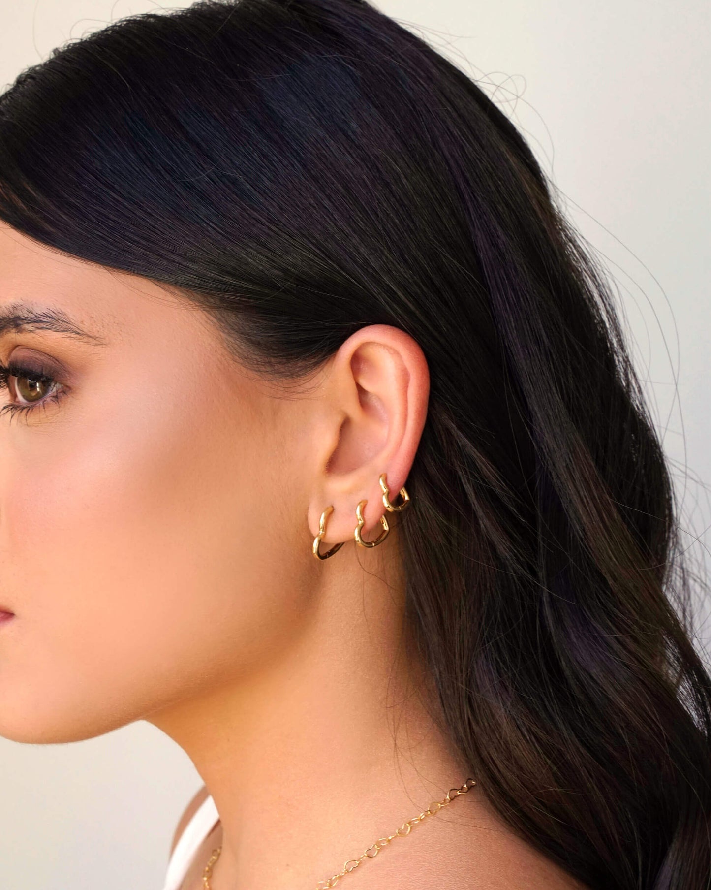 BELLA HOOPS MEDIUM GOLD